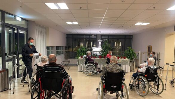 Περίπου 130 ηλικιωμένοι απομακρύνθηκαν χτες το βράδυ από το Ιωακείμιο Γηροκομείο