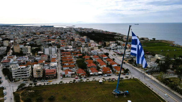 Η μεγαλύτερη ελληνική σημαία στον ουρανό της Αλεξανδρούπολης